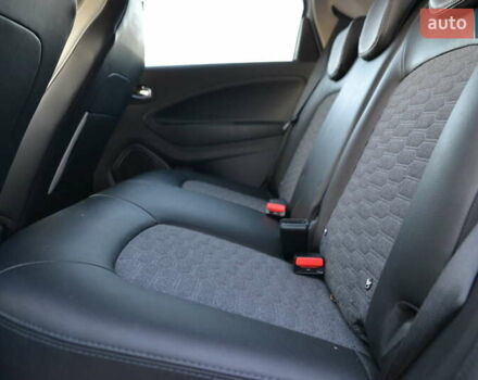 Белый Рено Зое, объемом двигателя 0 л и пробегом 50 тыс. км за 13999 $, фото 16 на Automoto.ua