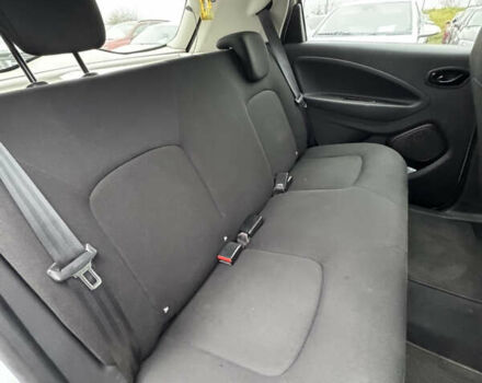 Белый Рено Зое, объемом двигателя 0 л и пробегом 74 тыс. км за 12300 $, фото 30 на Automoto.ua