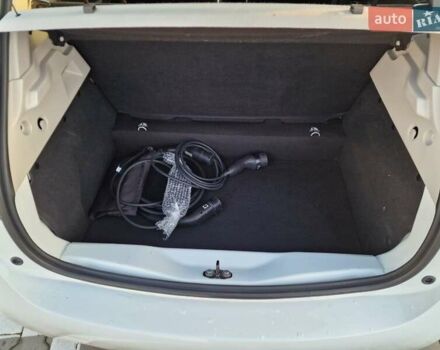 Білий Рено Зое, об'ємом двигуна 0 л та пробігом 30 тис. км за 12900 $, фото 47 на Automoto.ua