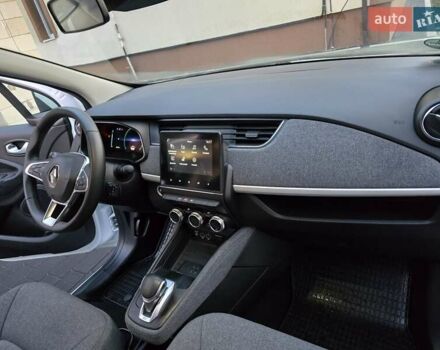 Белый Рено Зое, объемом двигателя 0 л и пробегом 16 тыс. км за 12999 $, фото 43 на Automoto.ua