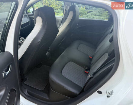 Белый Рено Зое, объемом двигателя 0 л и пробегом 7 тыс. км за 13250 $, фото 11 на Automoto.ua