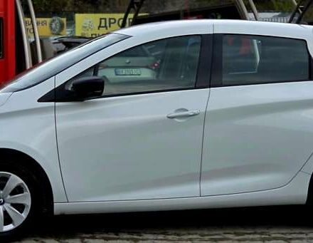 Белый Рено Зое, объемом двигателя 0 л и пробегом 151 тыс. км за 11000 $, фото 17 на Automoto.ua