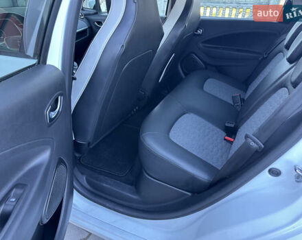 Белый Рено Зое, объемом двигателя 0 л и пробегом 81 тыс. км за 14200 $, фото 19 на Automoto.ua