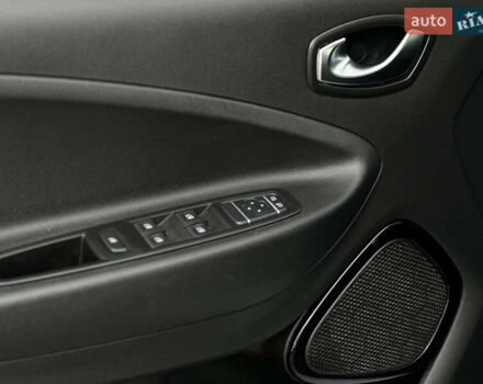 Белый Рено Зое, объемом двигателя 0 л и пробегом 106 тыс. км за 11300 $, фото 28 на Automoto.ua