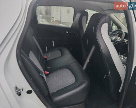 Белый Рено Зое, объемом двигателя 0 л и пробегом 50 тыс. км за 11999 $, фото 12 на Automoto.ua
