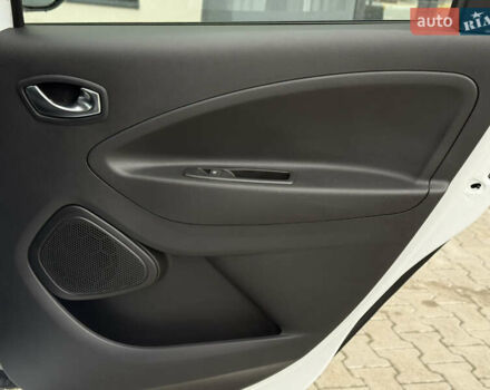 Белый Рено Зое, объемом двигателя 0 л и пробегом 52 тыс. км за 12999 $, фото 41 на Automoto.ua