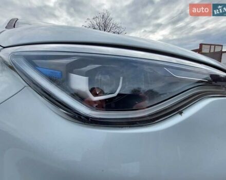 Белый Рено Зое, объемом двигателя 0 л и пробегом 73 тыс. км за 11100 $, фото 17 на Automoto.ua