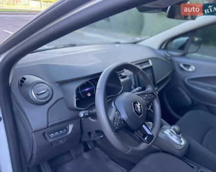 Белый Рено Зое, объемом двигателя 0 л и пробегом 125 тыс. км за 11500 $, фото 11 на Automoto.ua