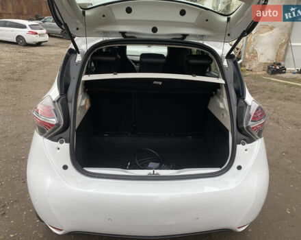 Белый Рено Зое, объемом двигателя 0 л и пробегом 57 тыс. км за 11900 $, фото 4 на Automoto.ua