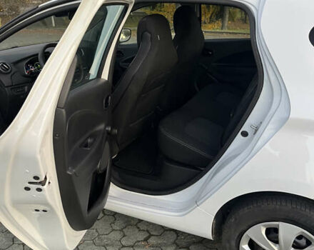 Белый Рено Зое, объемом двигателя 0 л и пробегом 68 тыс. км за 11800 $, фото 10 на Automoto.ua
