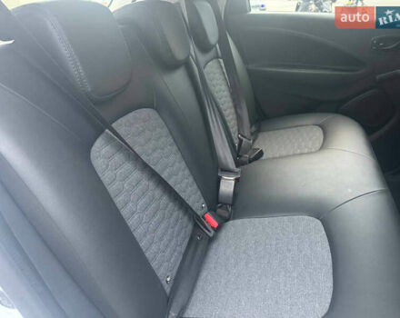 Белый Рено Зое, объемом двигателя 0 л и пробегом 38 тыс. км за 11900 $, фото 19 на Automoto.ua