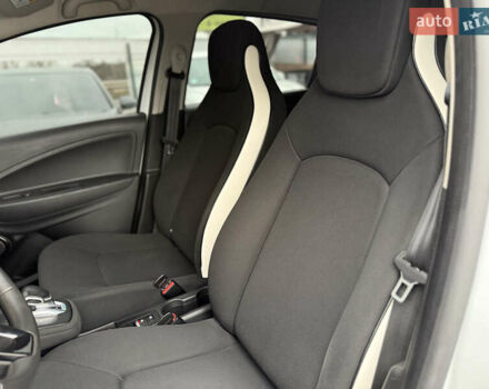 Белый Рено Зое, объемом двигателя 0 л и пробегом 85 тыс. км за 10999 $, фото 27 на Automoto.ua