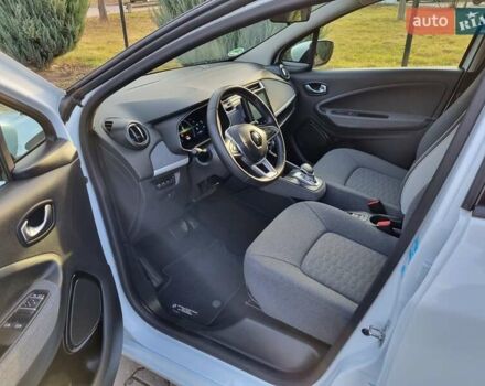 Белый Рено Зое, объемом двигателя 0 л и пробегом 34 тыс. км за 12250 $, фото 16 на Automoto.ua