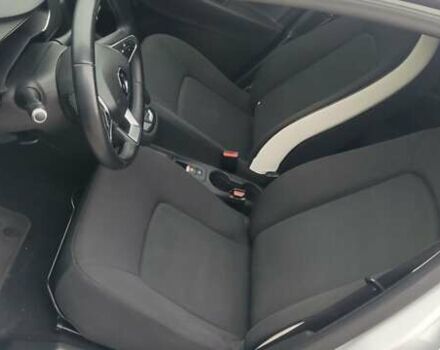 Белый Рено Зое, объемом двигателя 0 л и пробегом 76 тыс. км за 11000 $, фото 10 на Automoto.ua