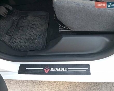 Белый Рено Зое, объемом двигателя 0 л и пробегом 58 тыс. км за 12300 $, фото 30 на Automoto.ua