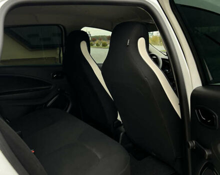 Белый Рено Зое, объемом двигателя 0 л и пробегом 95 тыс. км за 11650 $, фото 45 на Automoto.ua