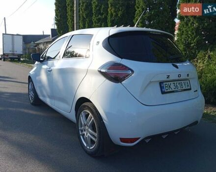 Белый Рено Зое, объемом двигателя 0 л и пробегом 58 тыс. км за 12300 $, фото 10 на Automoto.ua