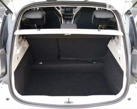 Белый Рено Зое, объемом двигателя 0 л и пробегом 58 тыс. км за 12300 $, фото 23 на Automoto.ua