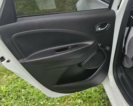 Белый Рено Зое, объемом двигателя 0 л и пробегом 51 тыс. км за 13300 $, фото 25 на Automoto.ua