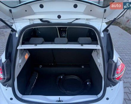 Белый Рено Зое, объемом двигателя 0 л и пробегом 69 тыс. км за 12900 $, фото 11 на Automoto.ua