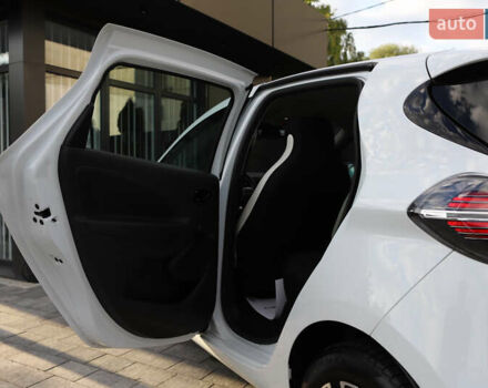 Белый Рено Зое, объемом двигателя 0 л и пробегом 19 тыс. км за 14400 $, фото 92 на Automoto.ua