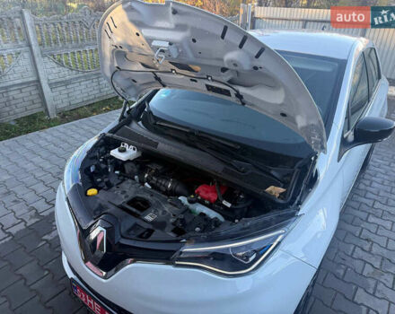 Белый Рено Зое, объемом двигателя 0 л и пробегом 69 тыс. км за 12900 $, фото 12 на Automoto.ua