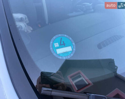 Белый Рено Зое, объемом двигателя 0 л и пробегом 69 тыс. км за 12900 $, фото 13 на Automoto.ua