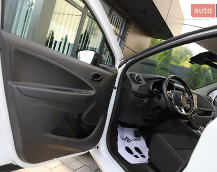 Белый Рено Зое, объемом двигателя 0 л и пробегом 19 тыс. км за 14400 $, фото 57 на Automoto.ua