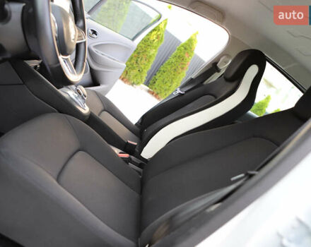 Белый Рено Зое, объемом двигателя 0 л и пробегом 19 тыс. км за 14400 $, фото 62 на Automoto.ua