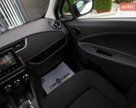 Белый Рено Зое, объемом двигателя 0 л и пробегом 19 тыс. км за 14400 $, фото 89 на Automoto.ua