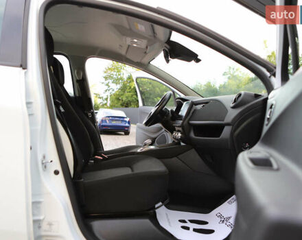 Белый Рено Зое, объемом двигателя 0 л и пробегом 19 тыс. км за 14400 $, фото 78 на Automoto.ua