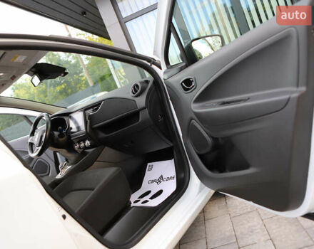 Белый Рено Зое, объемом двигателя 0 л и пробегом 19 тыс. км за 14400 $, фото 77 на Automoto.ua