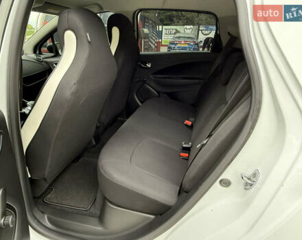 Белый Рено Зое, объемом двигателя 0 л и пробегом 35 тыс. км за 13900 $, фото 16 на Automoto.ua