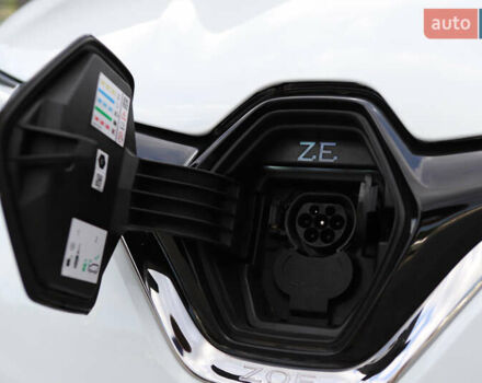 Белый Рено Зое, объемом двигателя 0 л и пробегом 19 тыс. км за 14400 $, фото 32 на Automoto.ua