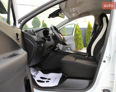 Белый Рено Зое, объемом двигателя 0 л и пробегом 19 тыс. км за 14400 $, фото 61 на Automoto.ua