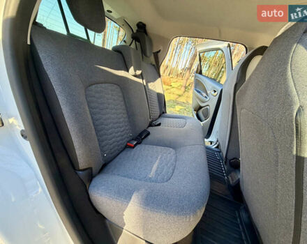 Белый Рено Зое, объемом двигателя 0 л и пробегом 40 тыс. км за 14200 $, фото 25 на Automoto.ua