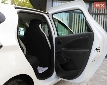 Белый Рено Зое, объемом двигателя 0 л и пробегом 19 тыс. км за 14400 $, фото 83 на Automoto.ua