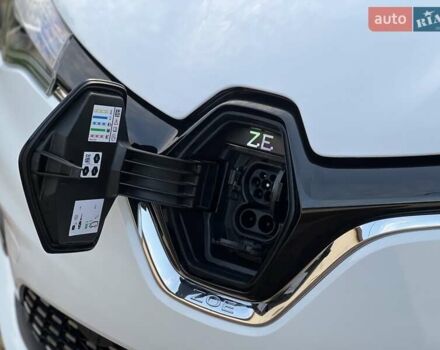Рено Зое 2022 в Ровно на Automoto.ua Белый Рено Зое, объемом двигателя 0 л и пробегом 25 тыс. км за 14700 $, фото 37 на Automoto.ua