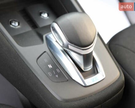 Белый Рено Зое, объемом двигателя 0 л и пробегом 19 тыс. км за 14400 $, фото 74 на Automoto.ua