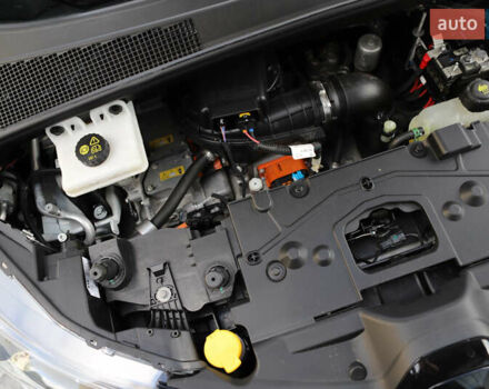 Белый Рено Зое, объемом двигателя 0 л и пробегом 19 тыс. км за 14400 $, фото 99 на Automoto.ua