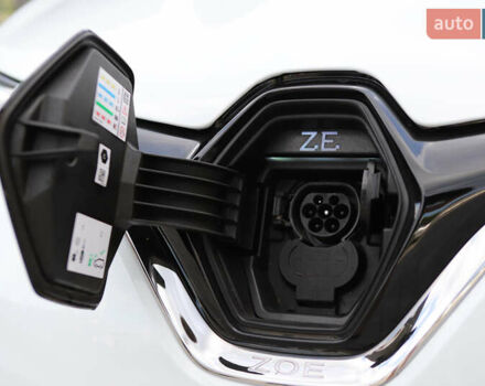 Белый Рено Зое, объемом двигателя 0 л и пробегом 19 тыс. км за 14400 $, фото 33 на Automoto.ua