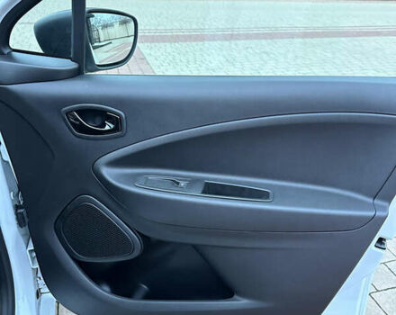 Белый Рено Зое, объемом двигателя 0 л и пробегом 26 тыс. км за 12200 $, фото 6 на Automoto.ua