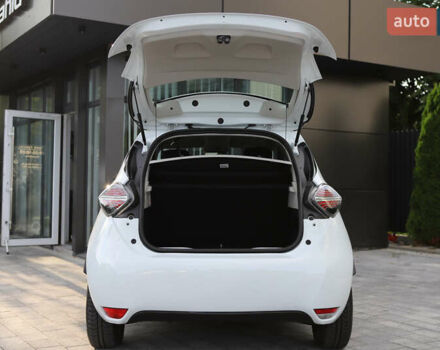 Белый Рено Зое, объемом двигателя 0 л и пробегом 19 тыс. км за 14400 $, фото 50 на Automoto.ua