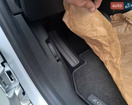 Белый Рено Зое, объемом двигателя 0 л и пробегом 15 тыс. км за 13900 $, фото 12 на Automoto.ua