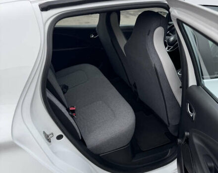 Белый Рено Зое, объемом двигателя 0 л и пробегом 71 тыс. км за 12700 $, фото 13 на Automoto.ua