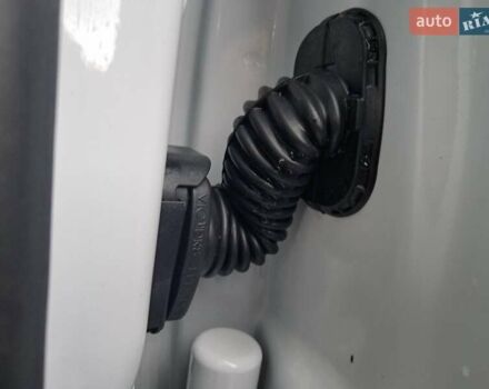 Белый Рено Зое, объемом двигателя 0 л и пробегом 15 тыс. км за 13900 $, фото 33 на Automoto.ua