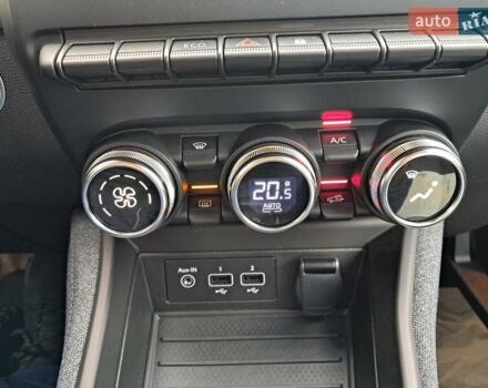 Білий Рено Зое, об'ємом двигуна 0 л та пробігом 12 тис. км за 14800 $, фото 146 на Automoto.ua