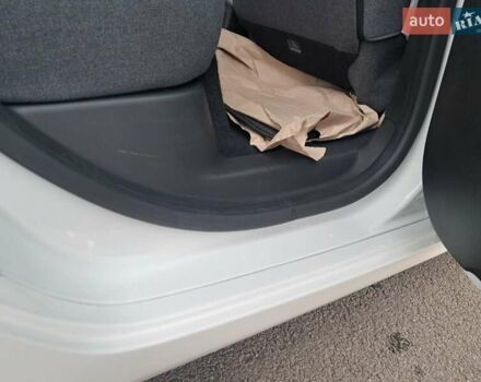 Білий Рено Зое, об'ємом двигуна 0 л та пробігом 12 тис. км за 14800 $, фото 49 на Automoto.ua