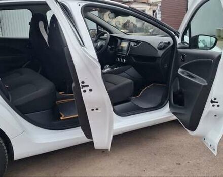 Белый Рено Зое, объемом двигателя 0 л и пробегом 54 тыс. км за 13900 $, фото 75 на Automoto.ua