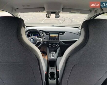 Білий Рено Зое, об'ємом двигуна 0 л та пробігом 12 тис. км за 14800 $, фото 47 на Automoto.ua